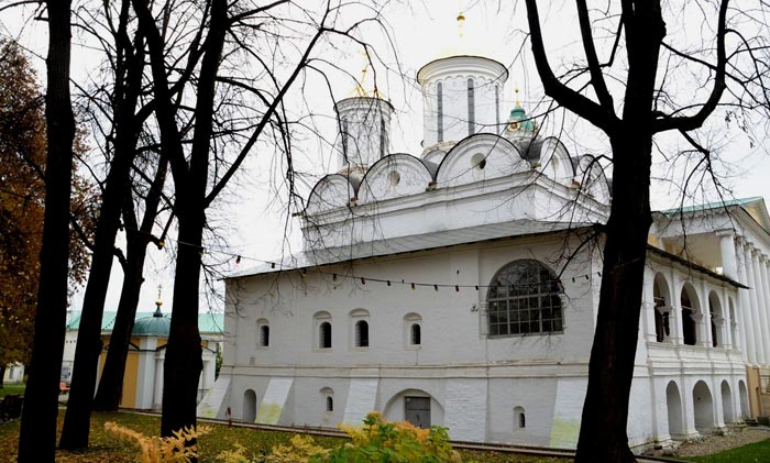 Спасо-Преображенский собор на территории монастыря