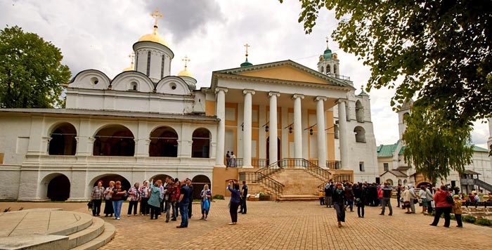 Спасо-Преображенский собор, соединенный с Храмом Ярославских Чудотворцев