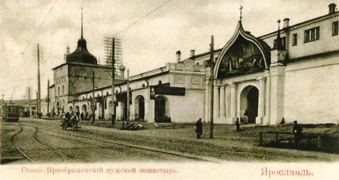 Торговые ряды у наружных стен монастыря в первой половине 19 века