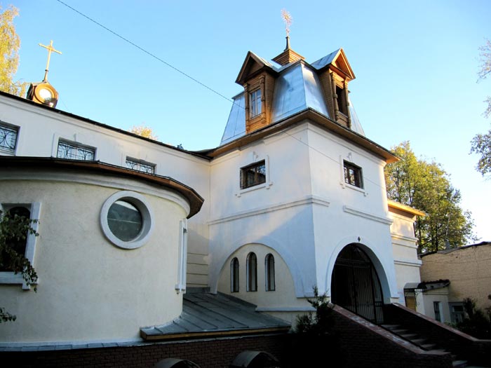 Католический Храм Успения Девы Марии в усадьбе Щелокова