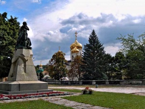 Памятник Лермонтову