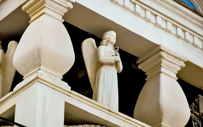 Фрагмент оформления портика с колоннами