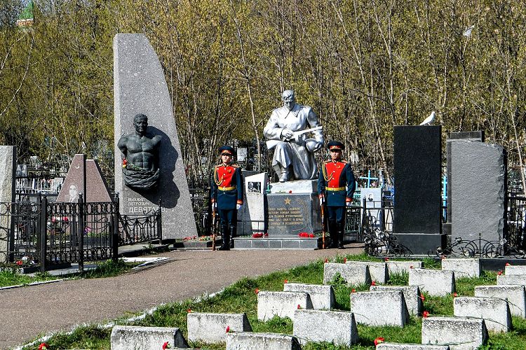 Военный мемориал Арского кладбища хранит память обо всех погибших в годы войны