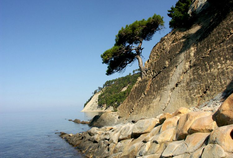 Особенно привлекает Джанхот своей природной живописностью