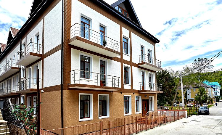 Гостевые дома Ольгинки выглядят пролне презентабельно 