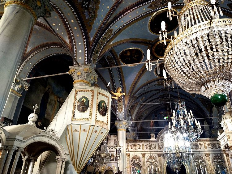 Храм Георгия Кудунского посещают практически все туристы Бююкады