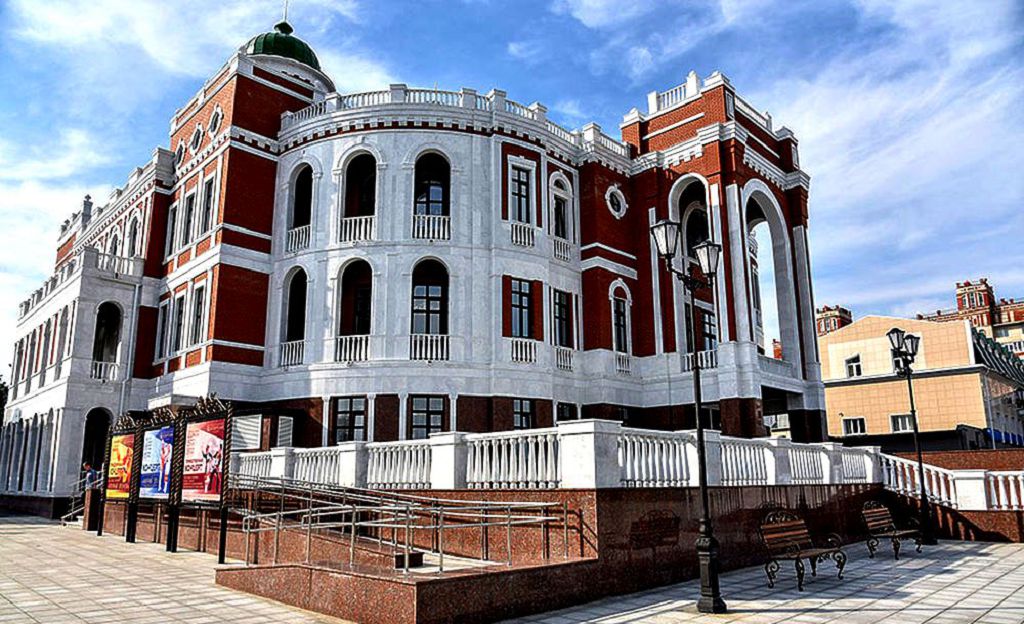 В здании Марийской филармонии сегодня работает много известных коллективов