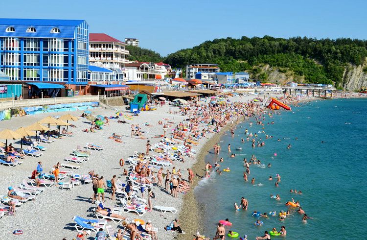 Одним из лучших пляжей считается пляж в Ольгинке