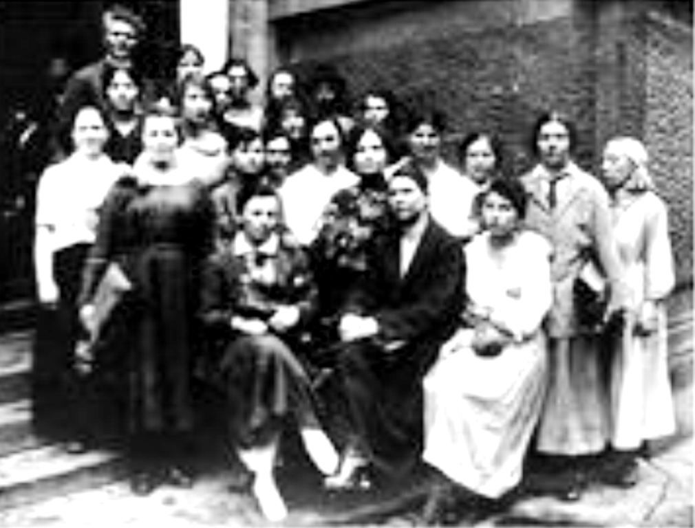 Численность персонала экспериментального садица в два раза превышала количество детей