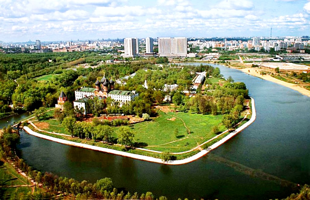 В 20-30 гг 20 века здесь функционировал советский рабочий Городок Баумана 