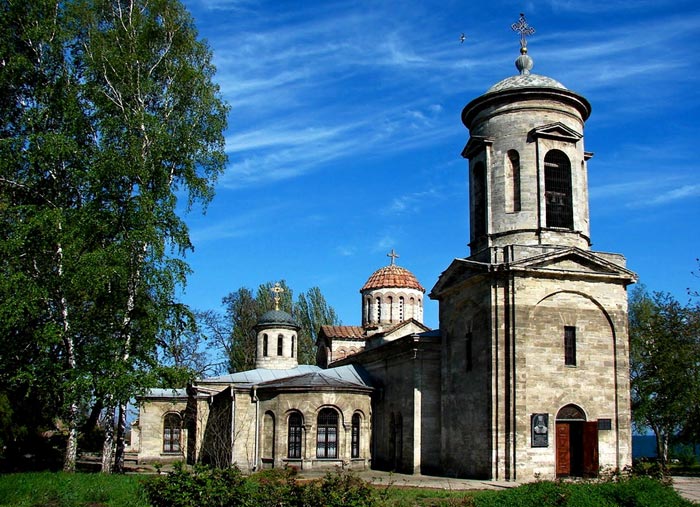 Колокольня храма сооружена в середине 19 века