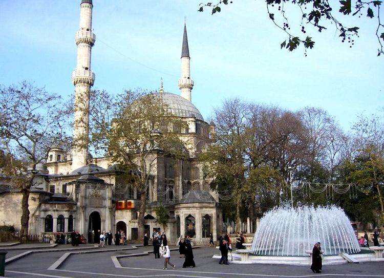 Храм Султана Эйюпа стала первой сооруженной, а не переделанной мечетью