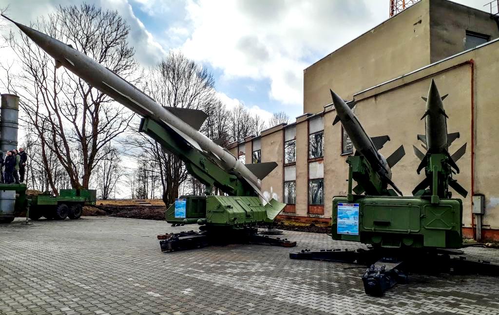 Выставка Военной техники находится недалеко от здания Капеллы