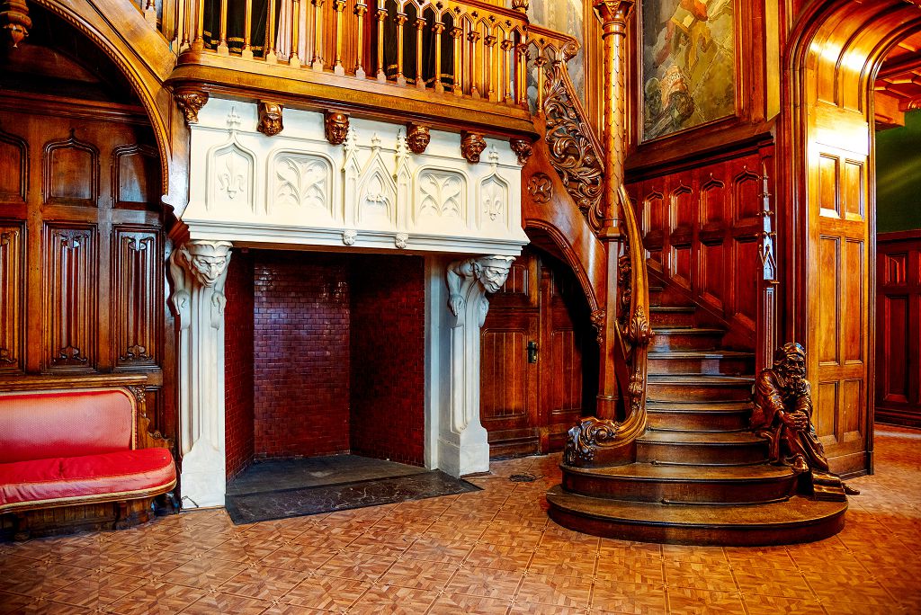 Познакомиться с интерьерами Особняка Морозовой вполне возможно