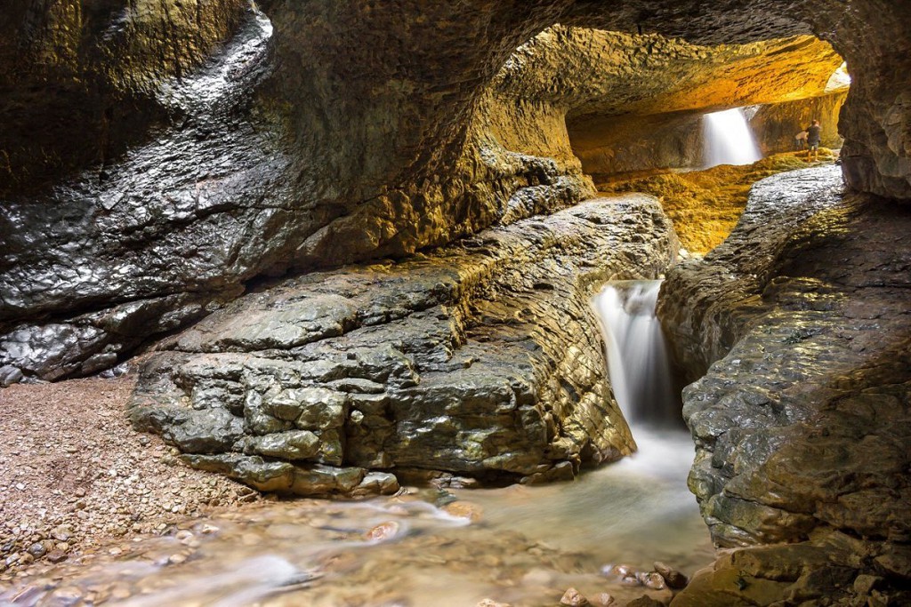 Салтинский водопад выглядит также как и летом Салтинский водопад выглядит также как и летом