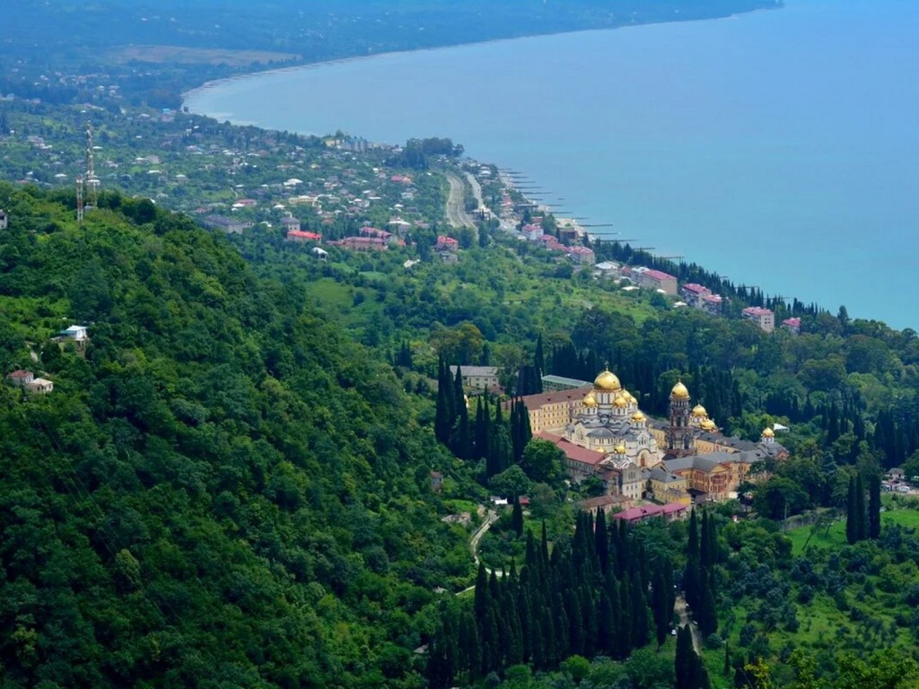 Панорама курорта Абхазии Нового Афона