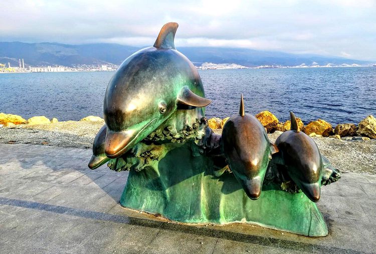 Интересен Новороссийск и своими удивительными скульптурными изваяниями