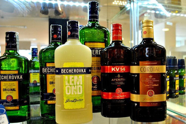 Ликер-бальзам Бехеровка выпускается различных объемов