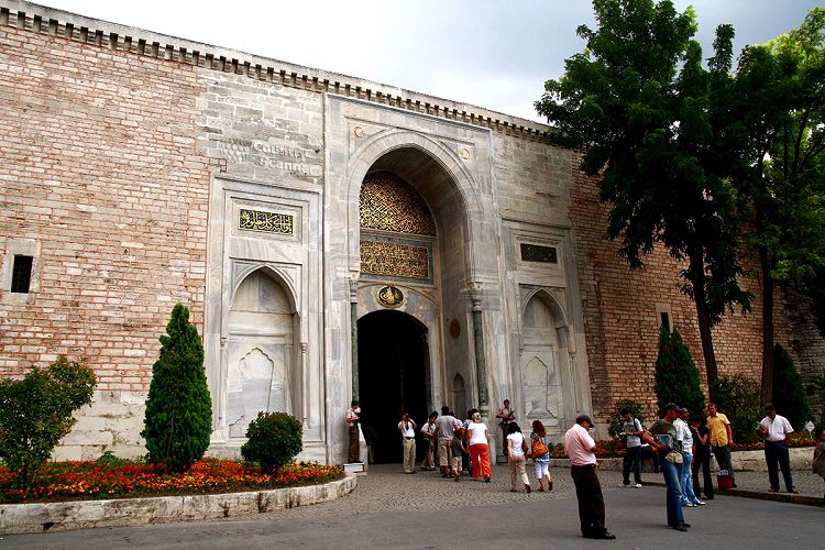 Дворец Топкапы был создан в типичных традициях восточной архитектуры