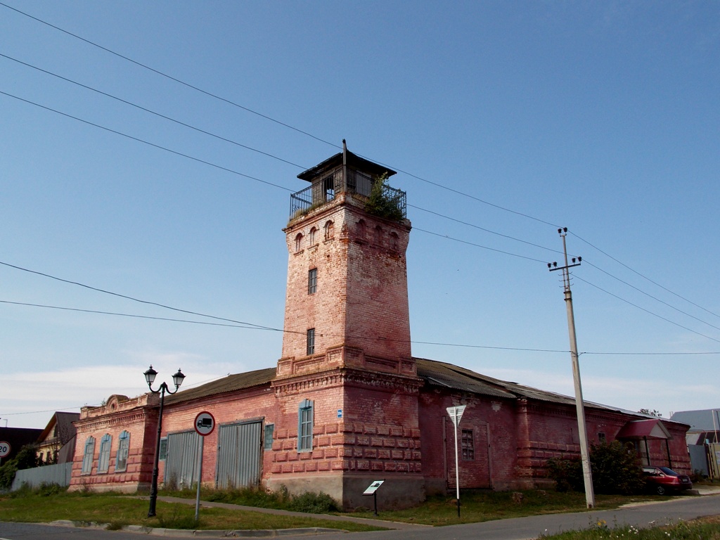 Памятник архитектуры Пожарная каланча находится недалеко от Никольского храма