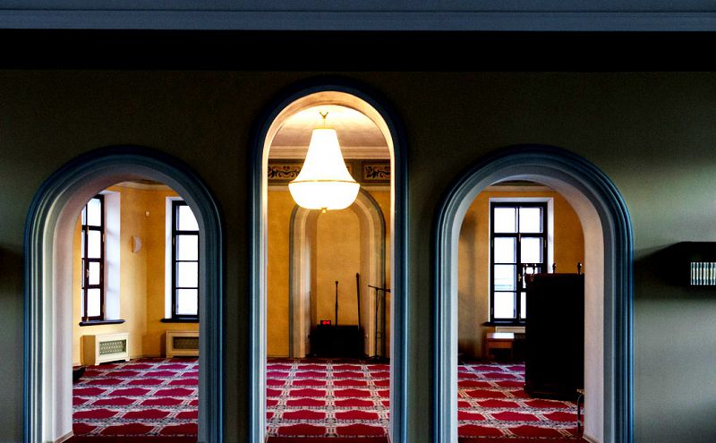 Молельные залы отделяются друг от друга арками