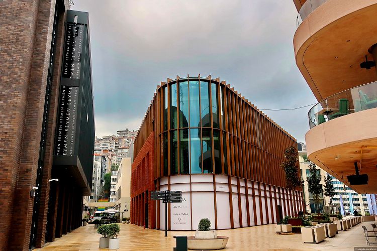 В районе Галатапорта можно увидеть ультра современные объекты Стамбула