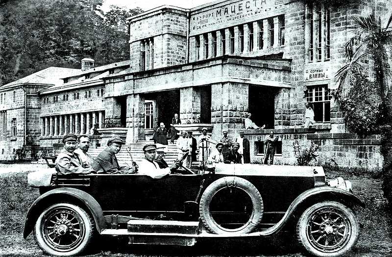 Герои Гражданской войны М.Буденный и Ян Фабериус проходили лечение в Мацесте