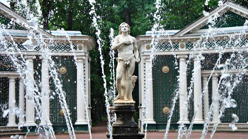 Фонтан "Адам" Нижнего петергофского парка