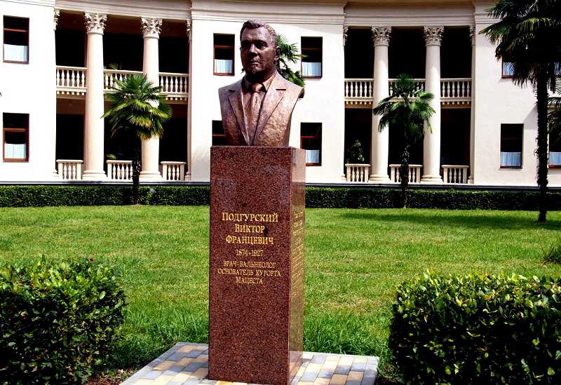 Бюст основателю Мацестинского курорта появился здесь совсем недавно