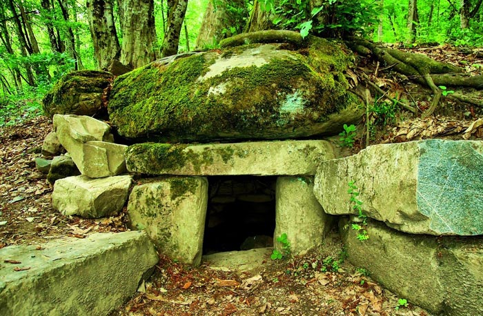 Подземное строение дольмена - кто и когда его создал?