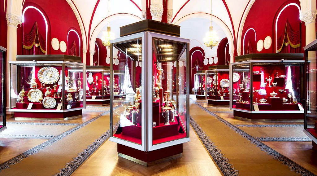 Сокровищница будущей Оружейной палаты пополнялись довольно быстро