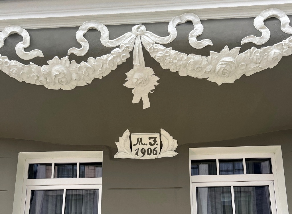 На отреставрированном здании "Восточной Пруссии" сохранился декор стиля модерн