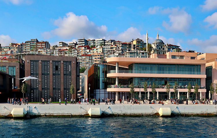 Прогулку по Набережной Галатапорта надо обязательно включить в свой маршрутный лист