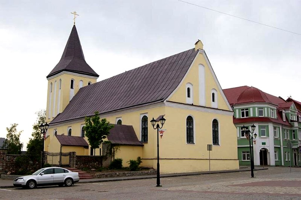 Бывшая Лютеранская кирха является одним из главных объектов Площади Победы