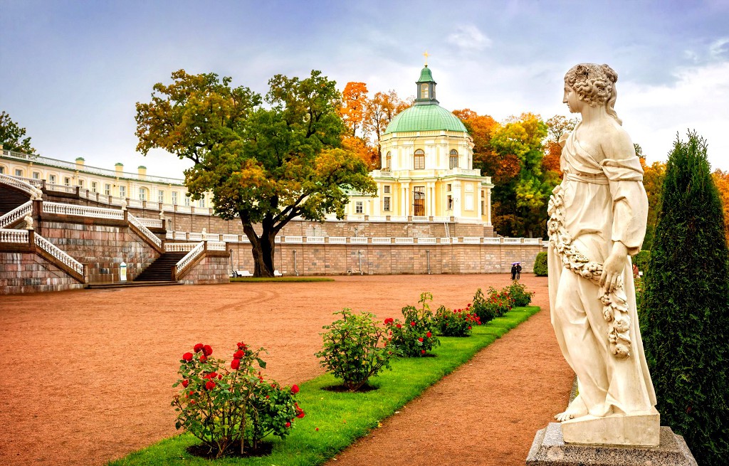 Перед посещением загородных дворцовых ансамблей надо уточнить режим их работы