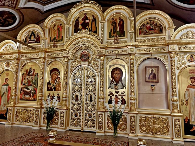 Одной из основных икон иконостаса Нижнего храма является образ Казанской Богоматери