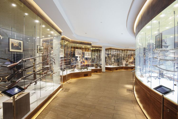 Экспозиция музея оружия