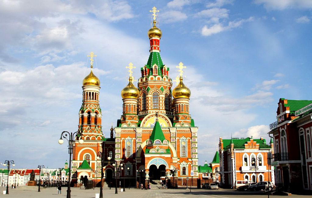 Войти в Благовещенский храм можно только со стороны площади