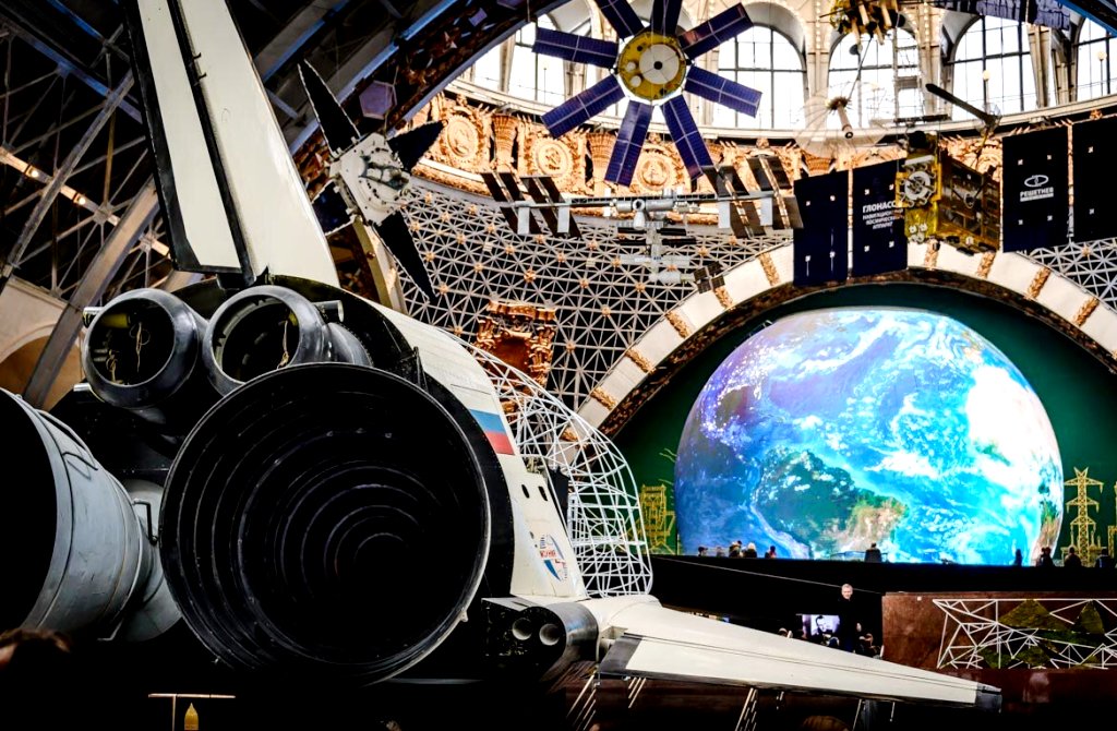 Одним из популярный Павильонов стал реконструированный Павильон "Космос"