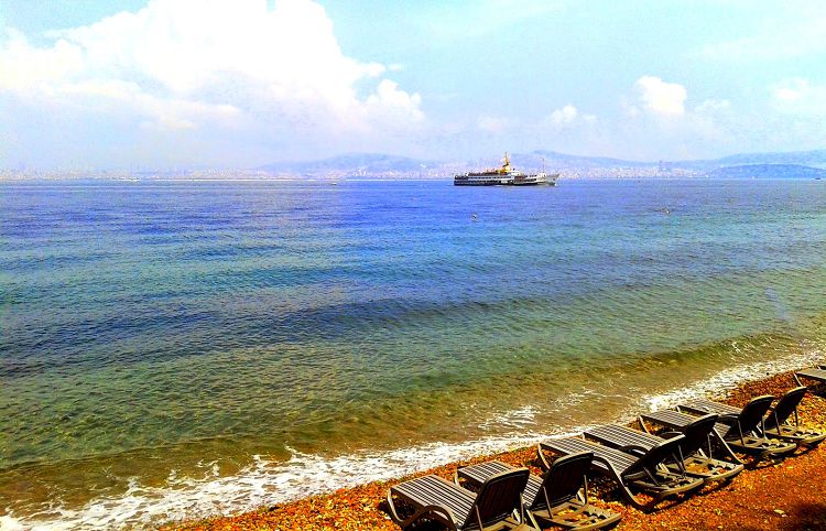 За пляжным отдыхом стамбульские туристы едут исключительно на Принцевы острова