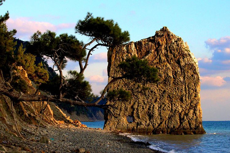 Скала Парус - удивительный природный феномен и место туристического притяжения