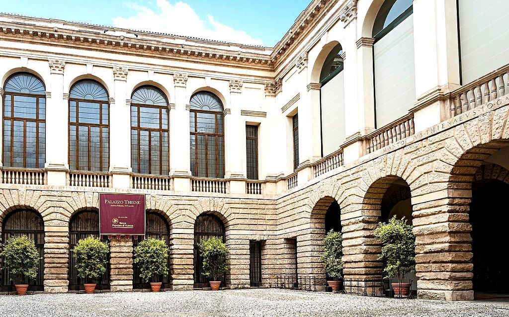 Палаццо Тьене - дворец из Венеции, вдохновивший Г.Тарасова на возведение особняка