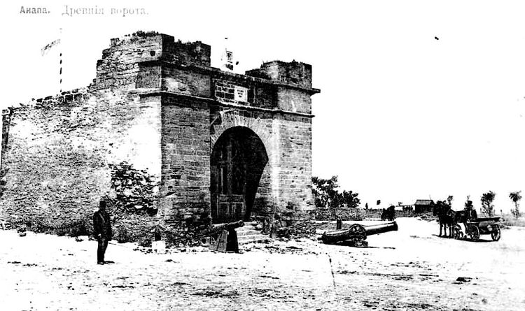 Восточные ворота турецкой крепости - единственное, что от нее осталось