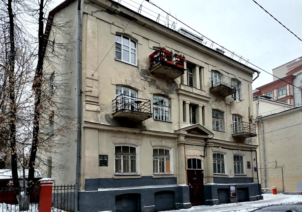 В Особняке Гончаровых в начале 20 века собирались представители авангардного направления в искусстве