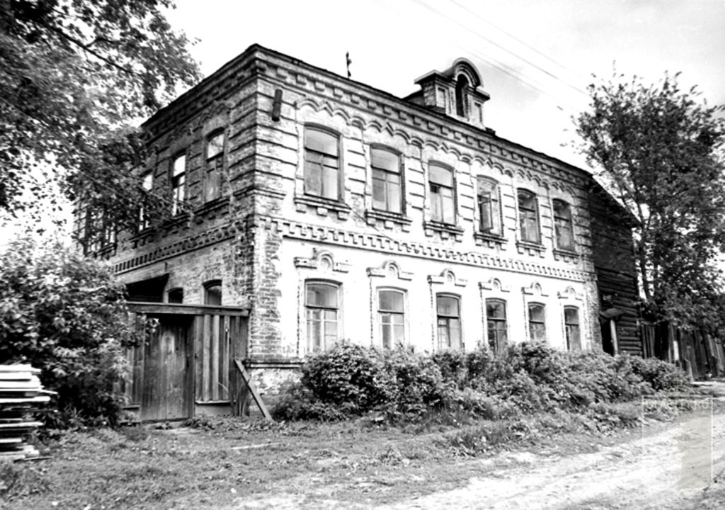 Когда-то Дом купца Карелина был одним из престижных домов города