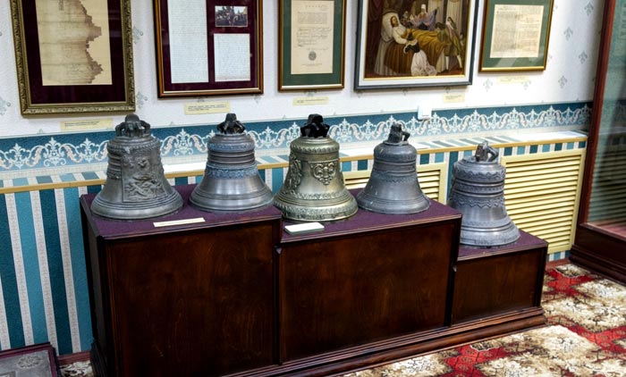 Экспонаты Церковного музея Печерского монастыря Экспонаты Церковного музея Печерского монастыря