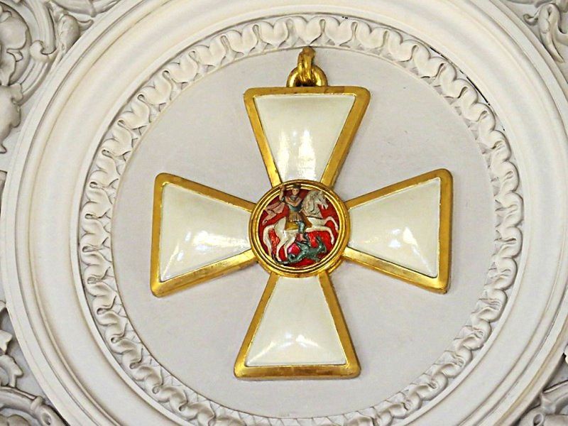 В декоре стен можно внимательно рассмотреть все элементы Ордена Св.Георгия
