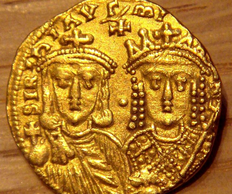 Некоторое время Ирина была изображена на монетах вместе с сыном