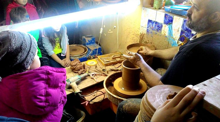Процесс создания гончарного изделия подобен волшебству!