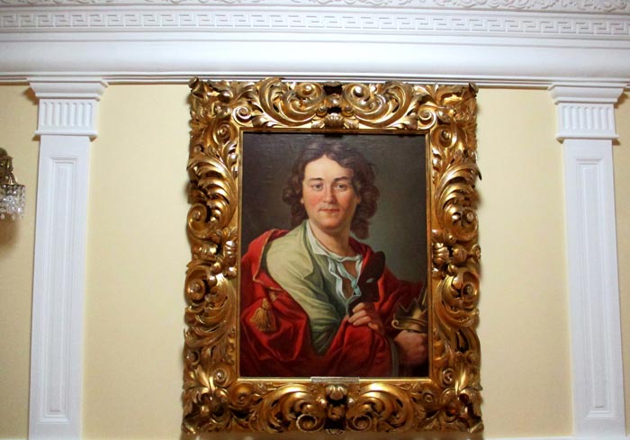 Портрет Ф.Волкова на стене Ярославского драматического театра